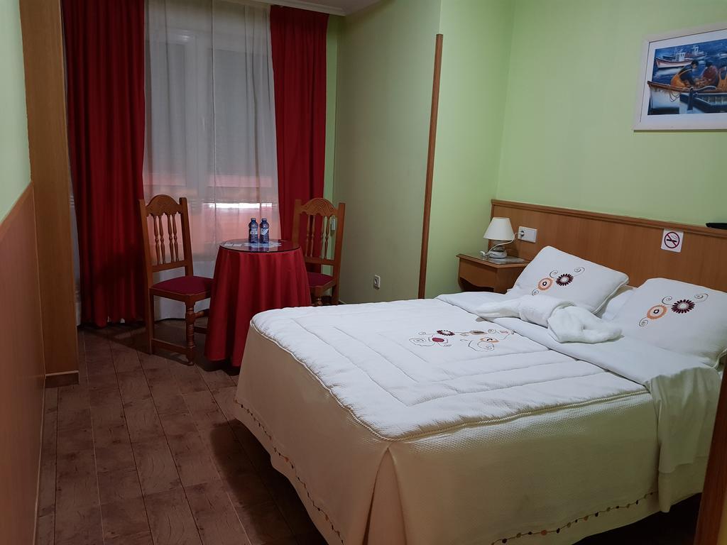 Hostal Ponte Dos Santos Ribadeo Luaran gambar